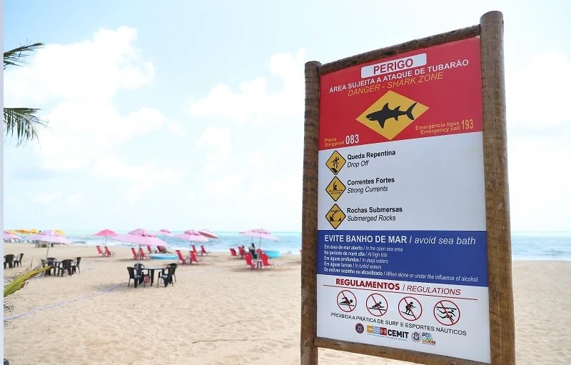 Placa na orla foto Cemit divulgação