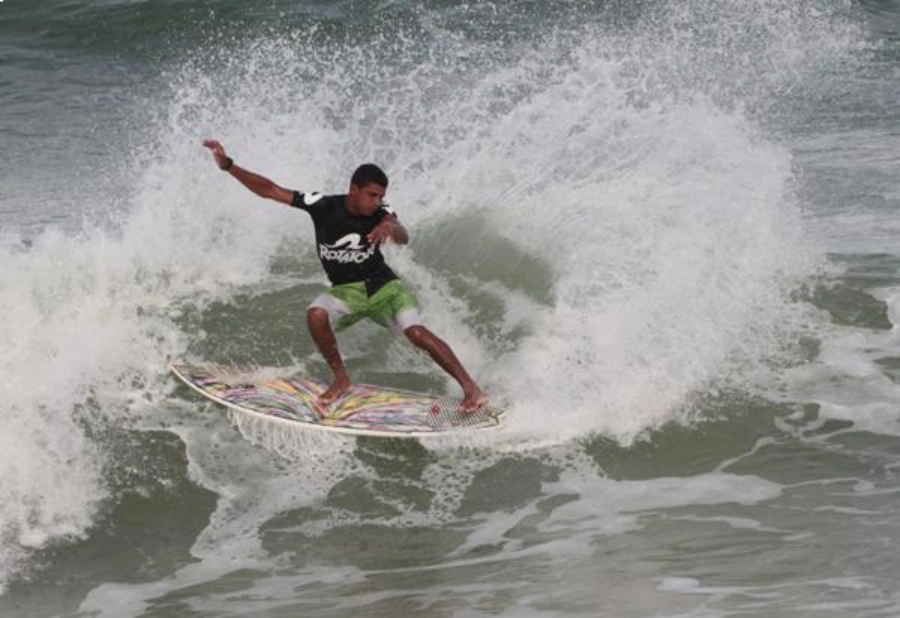 alan-aAmaro no Rotator de Surf Barra de Camaratuba foto Carlos Abelaira