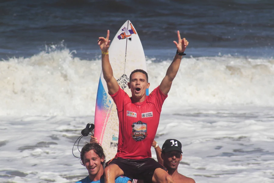 Israel_Junior carregado apo podio