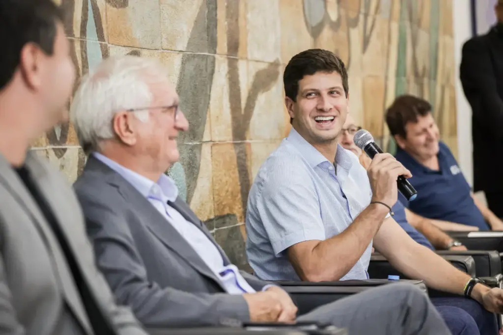 Prefeito João Campos em evento em Recife foto Edson Holanda
