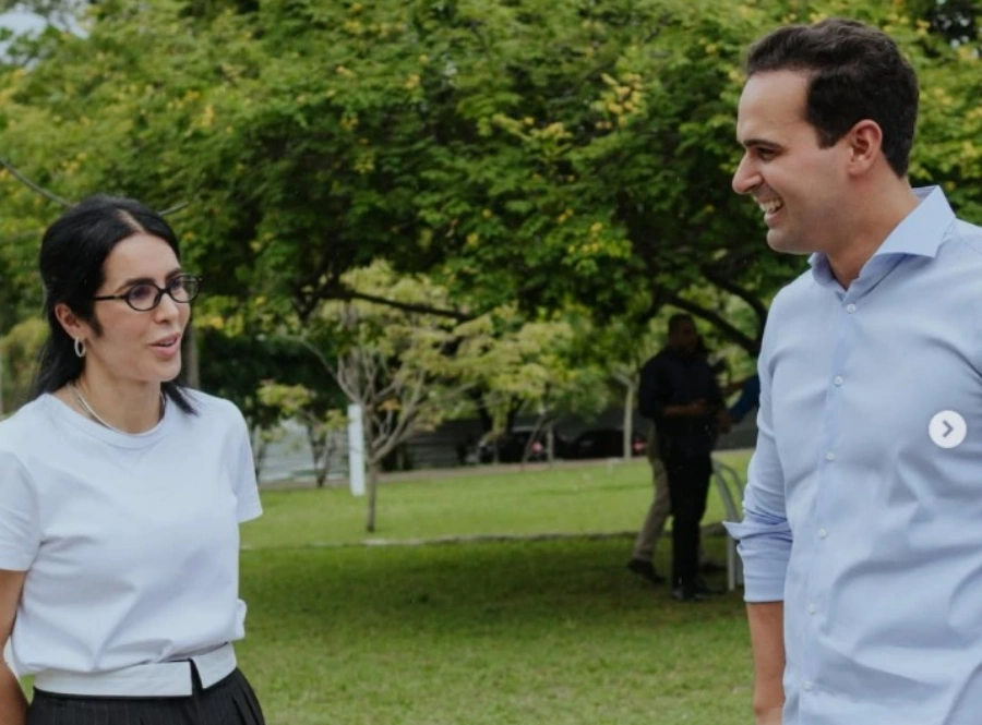 Lucas Ribeiro com arquiteta Leila Azzouz