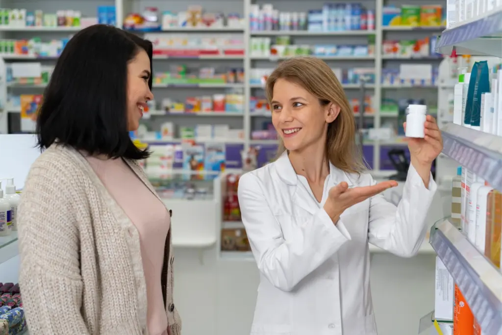 Mulher atendimento farmácia. Foto_ Freepik