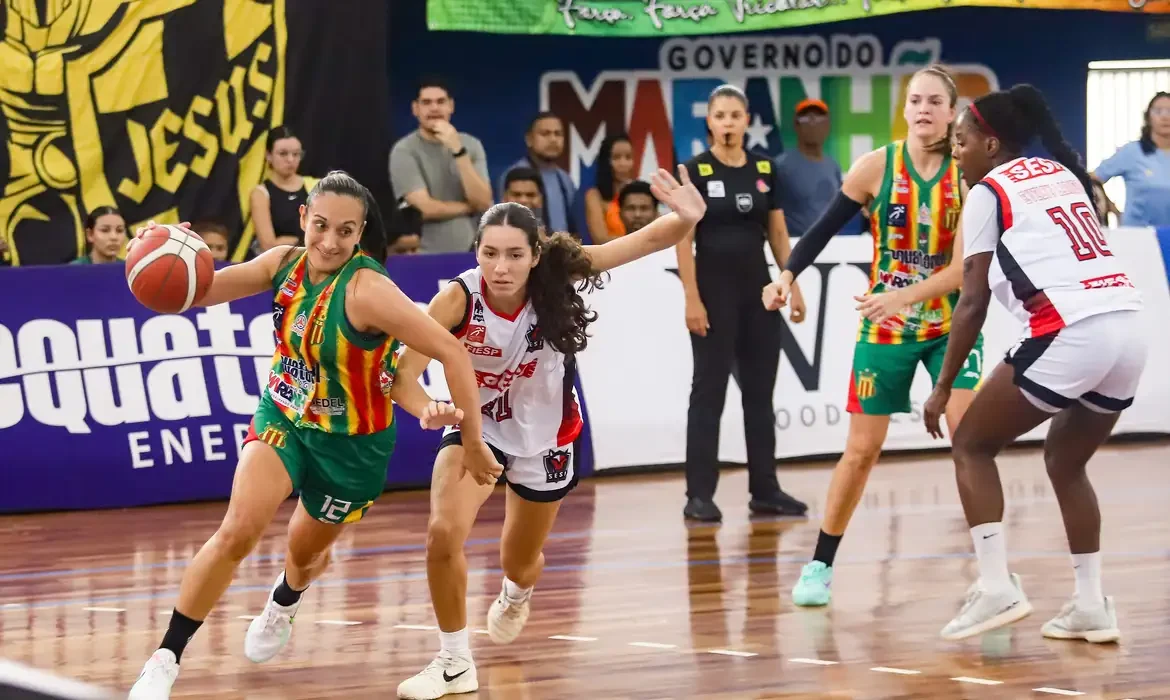 jogo de basquete