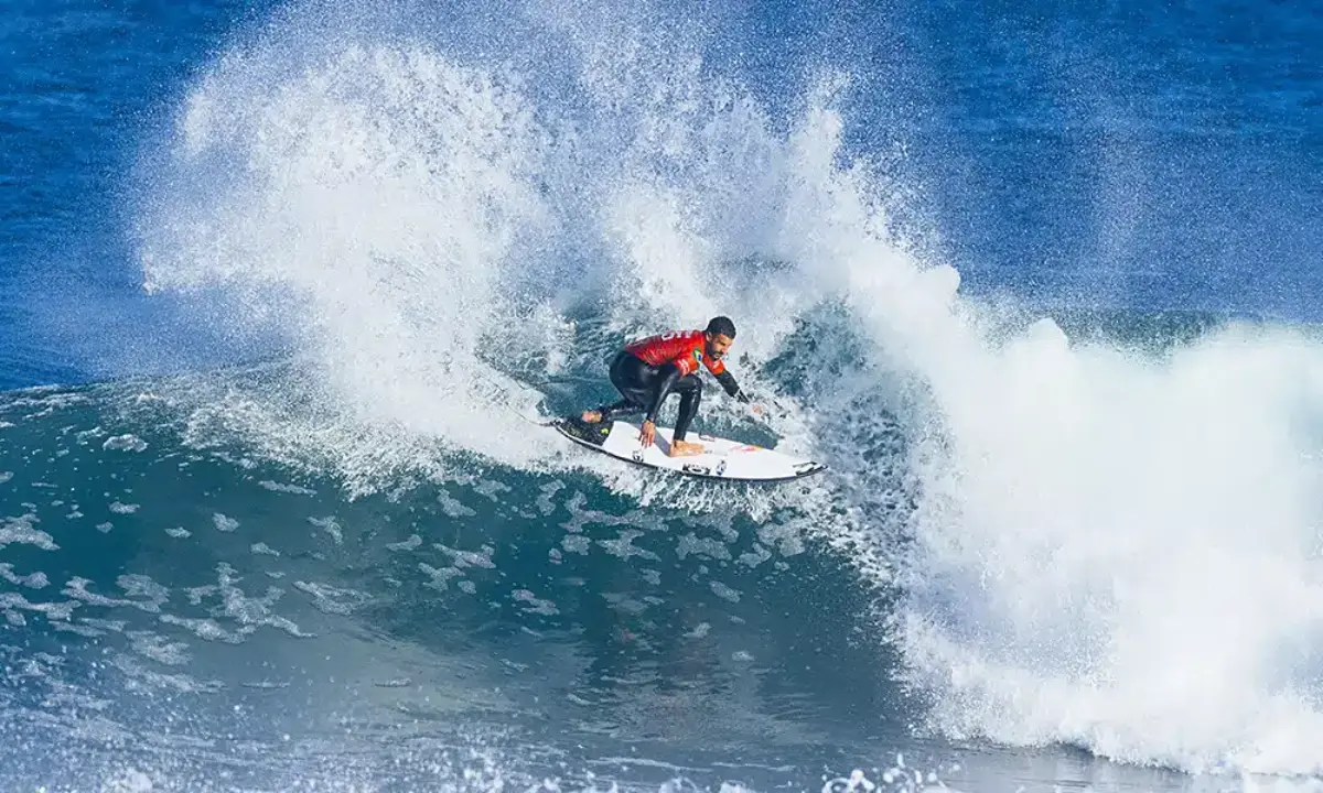 Ítalo Ferreira foto Aaron Hughes World Surf League