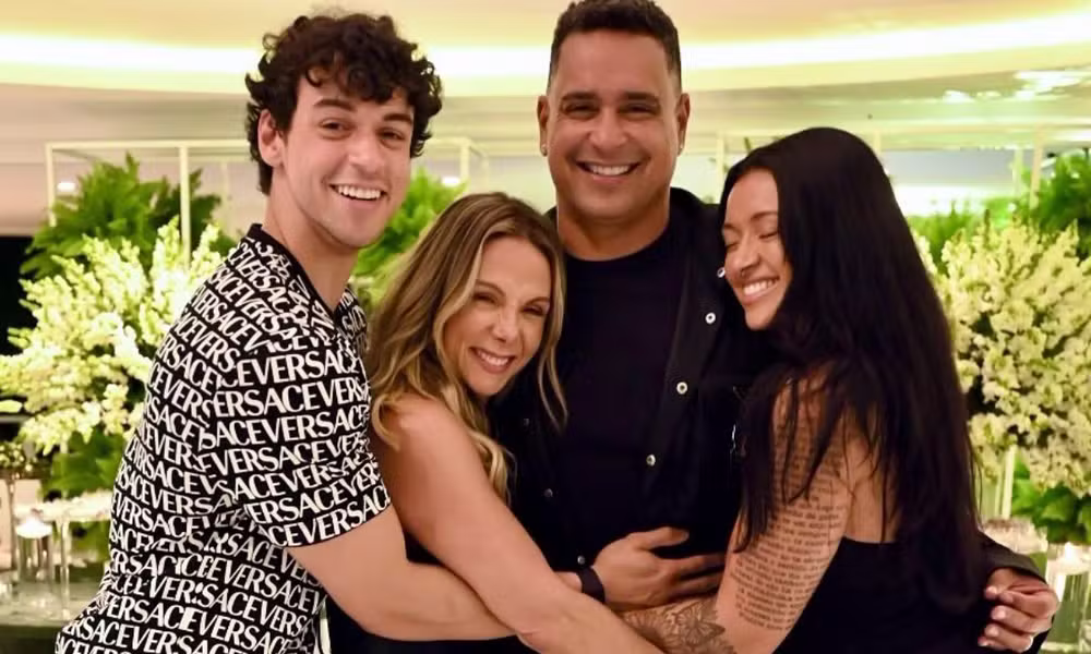 Carla Perez e família