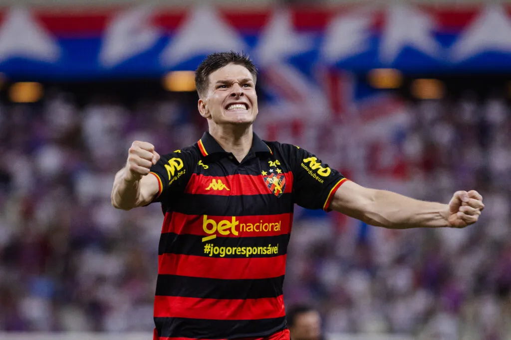 Jogador do Sport vibra com gol. Foto: SCR