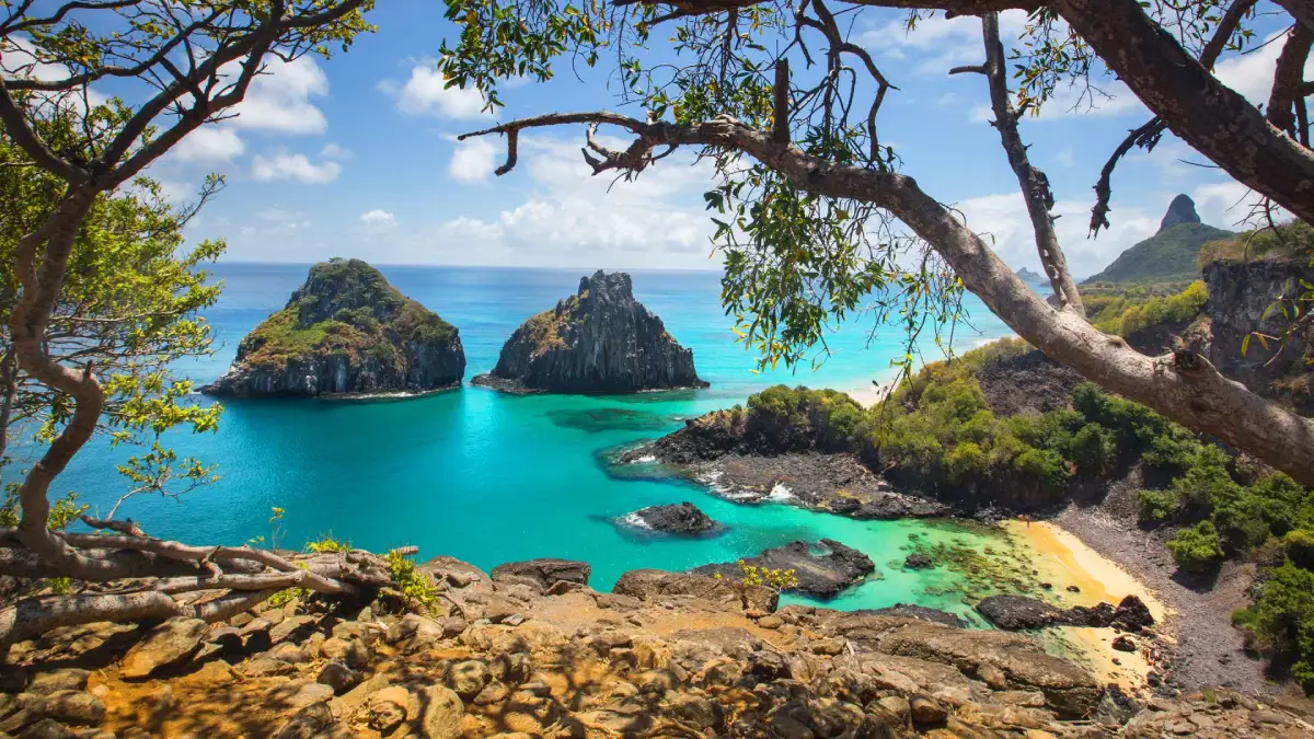 Baia-dos-Porcos-em-Fernando-de-Noronha-rodamundo