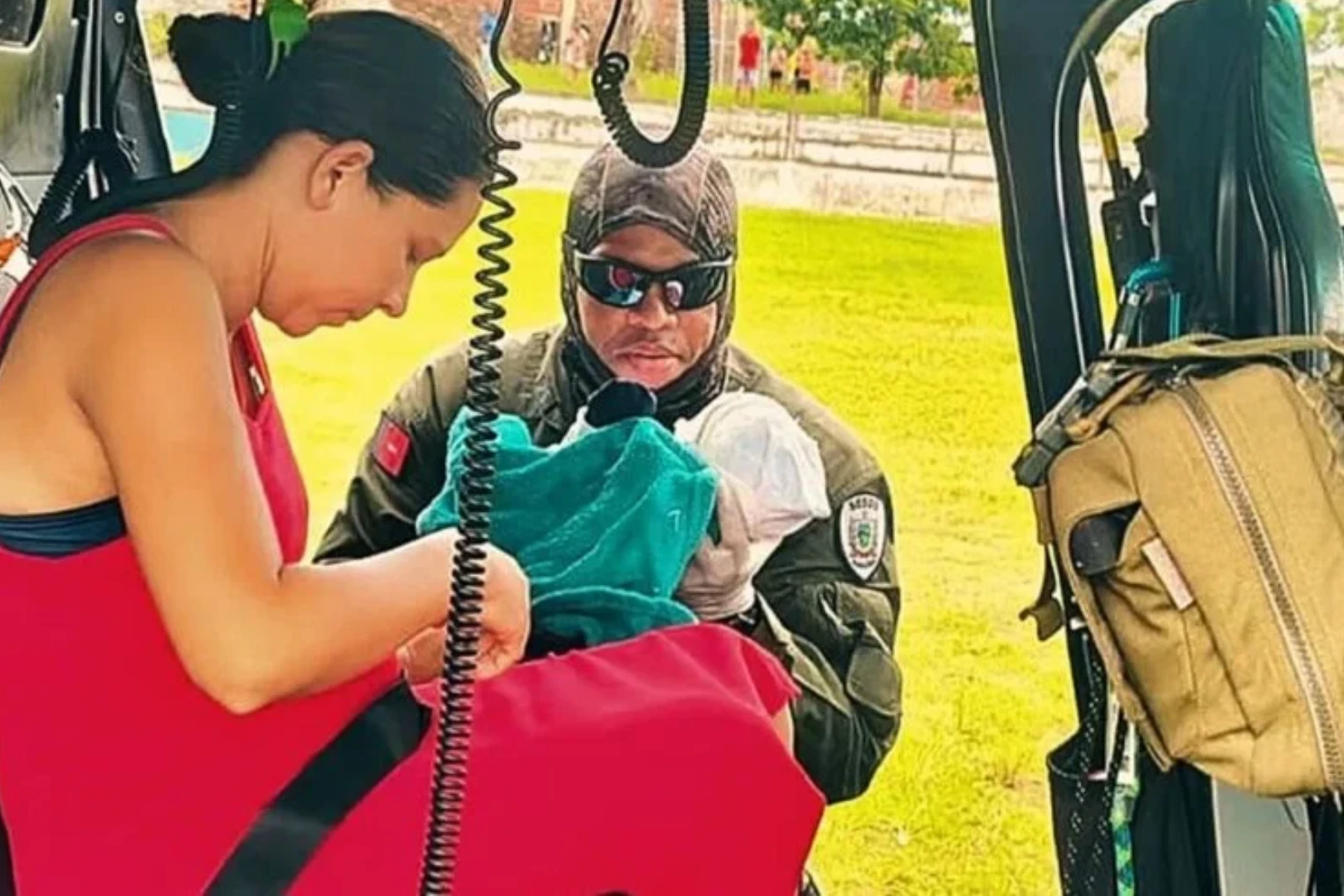 Bebê nasce e é resgatado