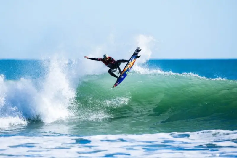 Italo-Ferreira em foto Ed-Sloane WSL