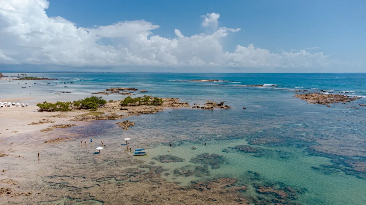 Entre piscinas naturais e águas cristalinas, a Quarta Praia revela um dos cenários mais tranquilos e preservados de Morro de São Paulo Crédito Alexi Lemoni