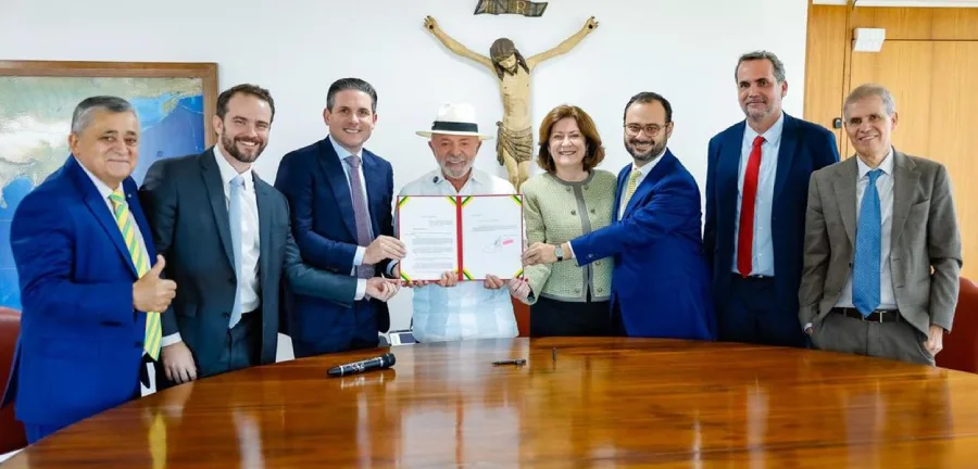 autoridades em gabinete