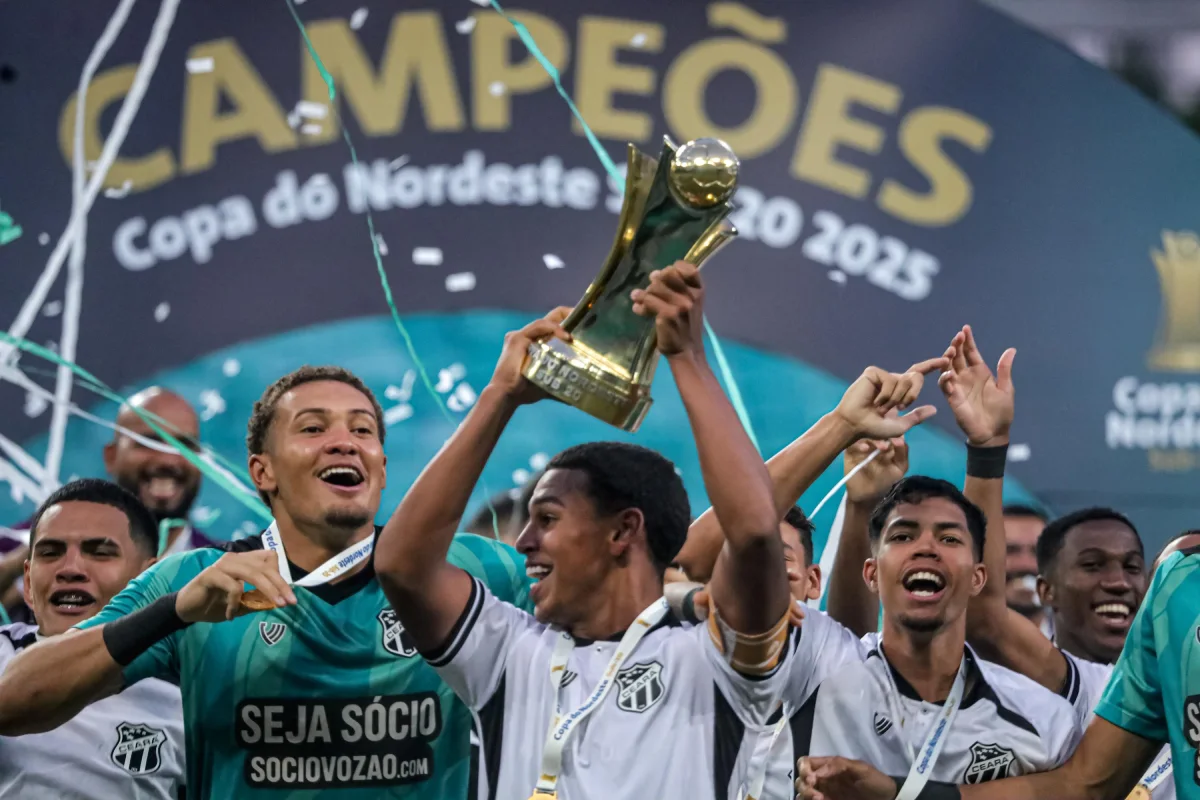Atletas do Ceará comemoram título da Copa do Nordeste Sub-20 foto Maurícia da Mata
