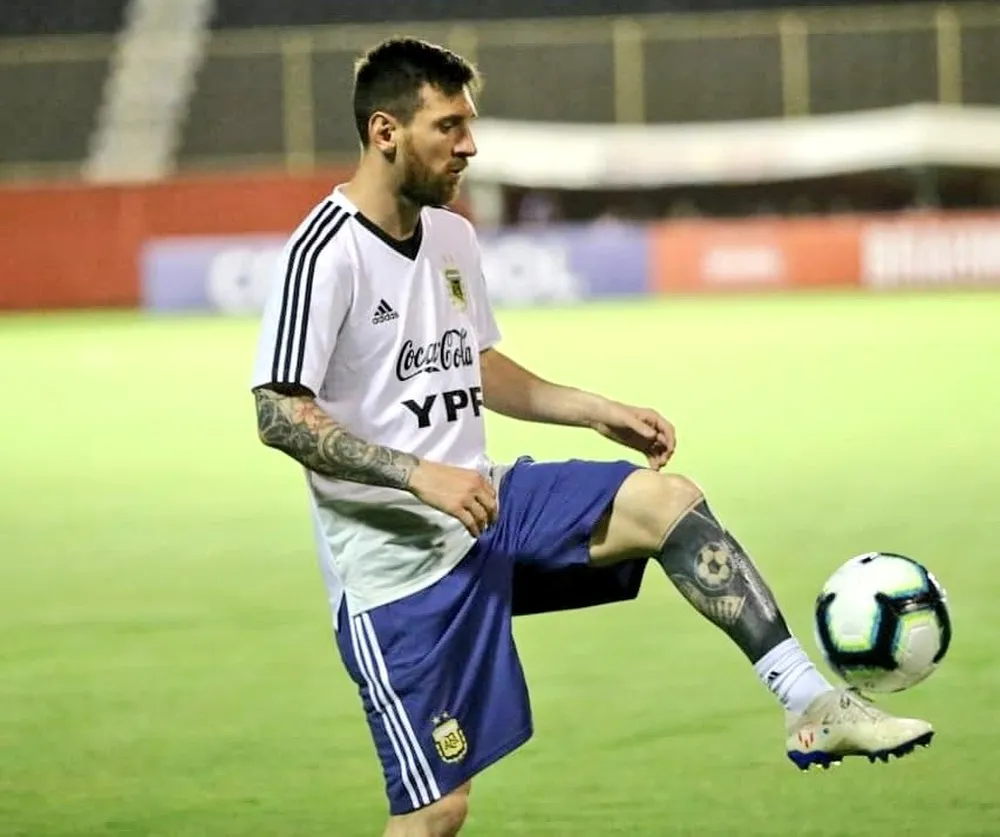Messi durante treinamento para a Copa de 2014, no Barradão, em Salvador.  Foto: Divulgação / AFA