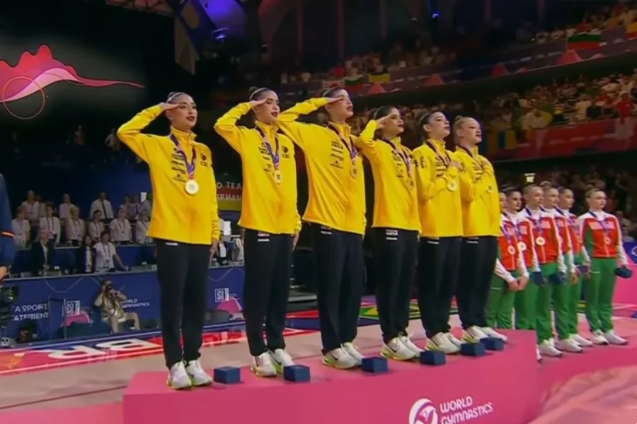 meninas no pódio