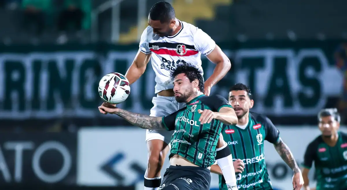 Lance do jogo entre Maringá x Santa Cruz foto Fernando Teramatsu MFC