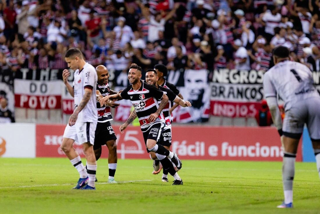 Renato na comemoração de gol foto Paulo Paiva FPF