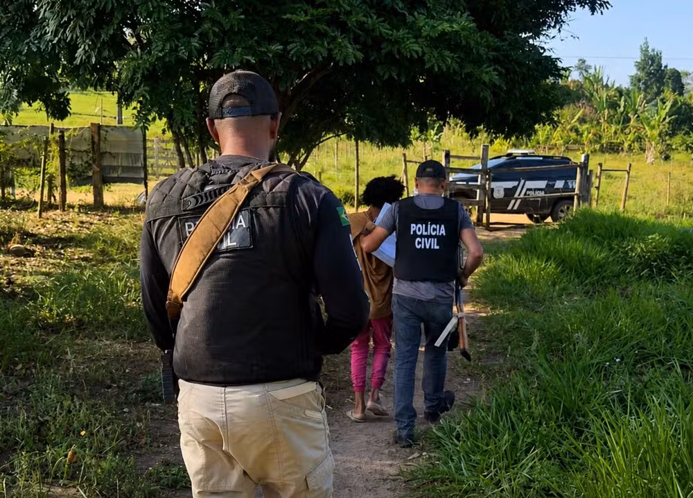 Homem preso por cárcere privado. Foto: Polícia Civil