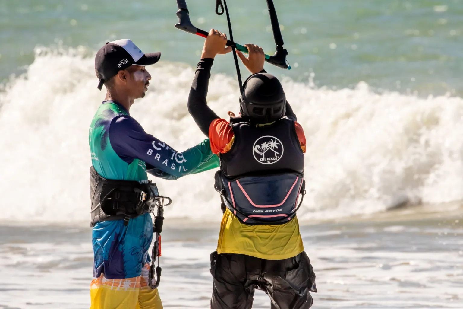 Praia do Cumbuco tem ensino de Kitesurf na rede estadual foto divulgação